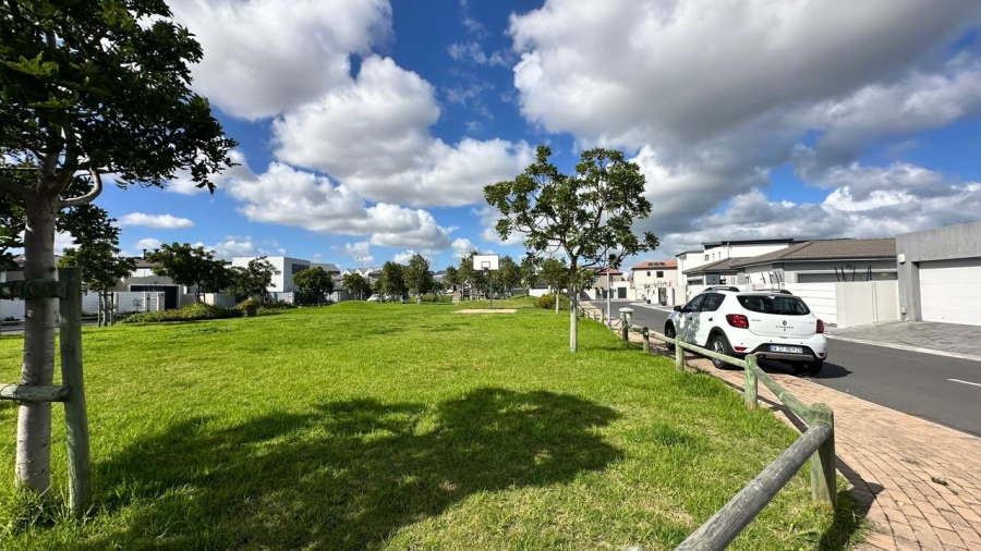2 Bedroom Property for Sale in Parklands North Western Cape